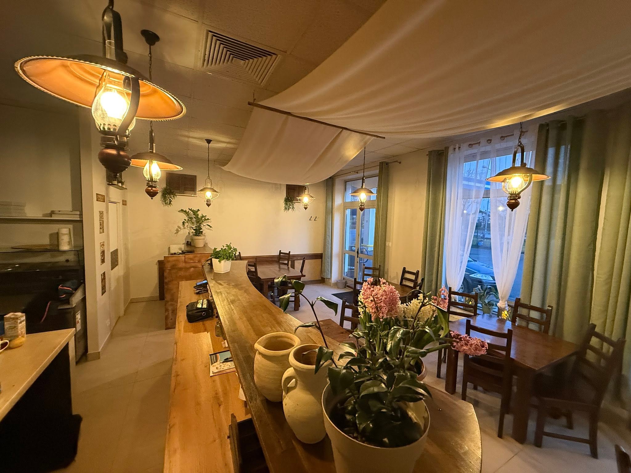 Sala i bar w Il Caminetto